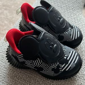 Toddler shoes Mickey size 5